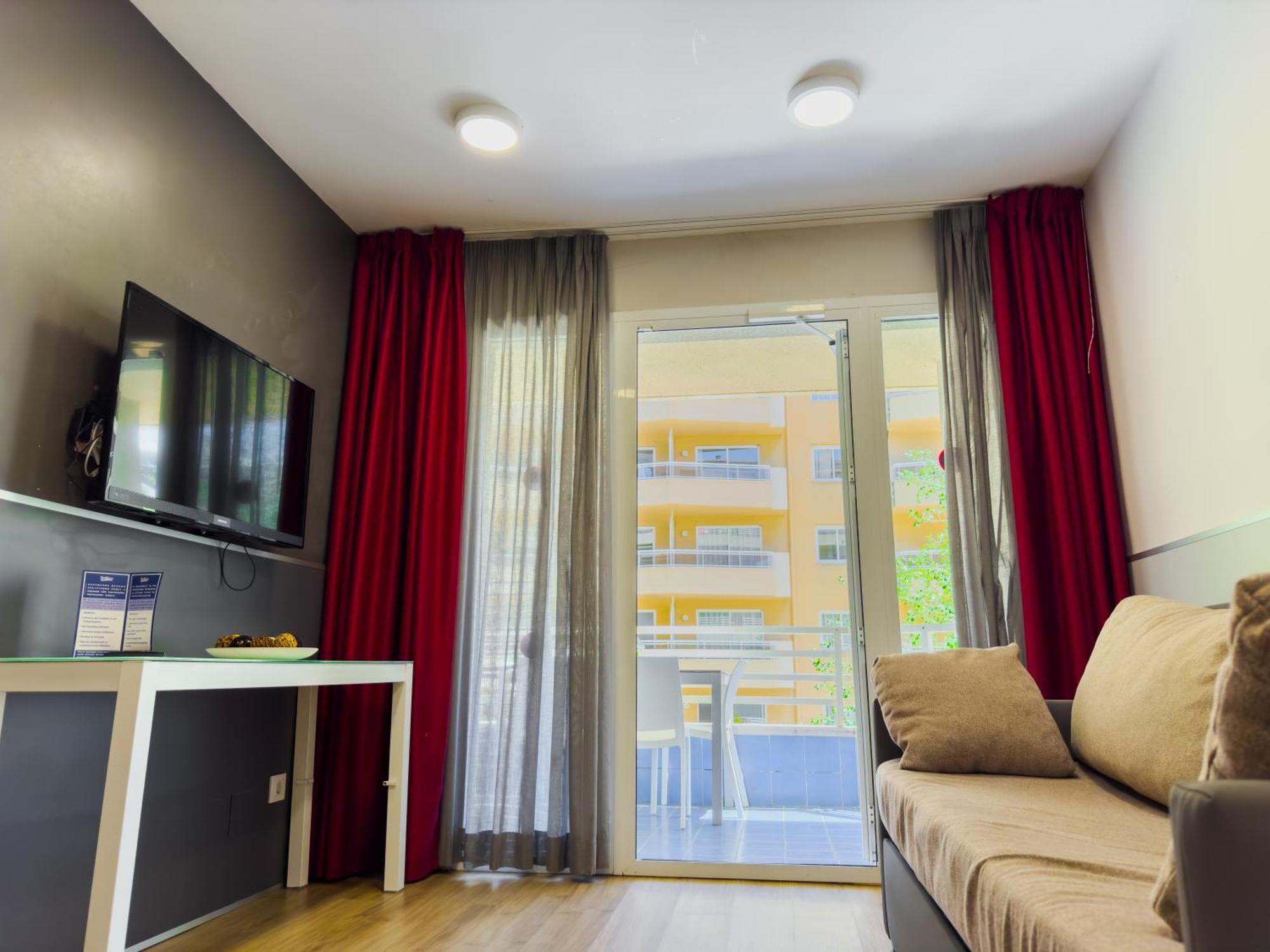 Rentalmar Zahara family suites Salou Bagian luar foto