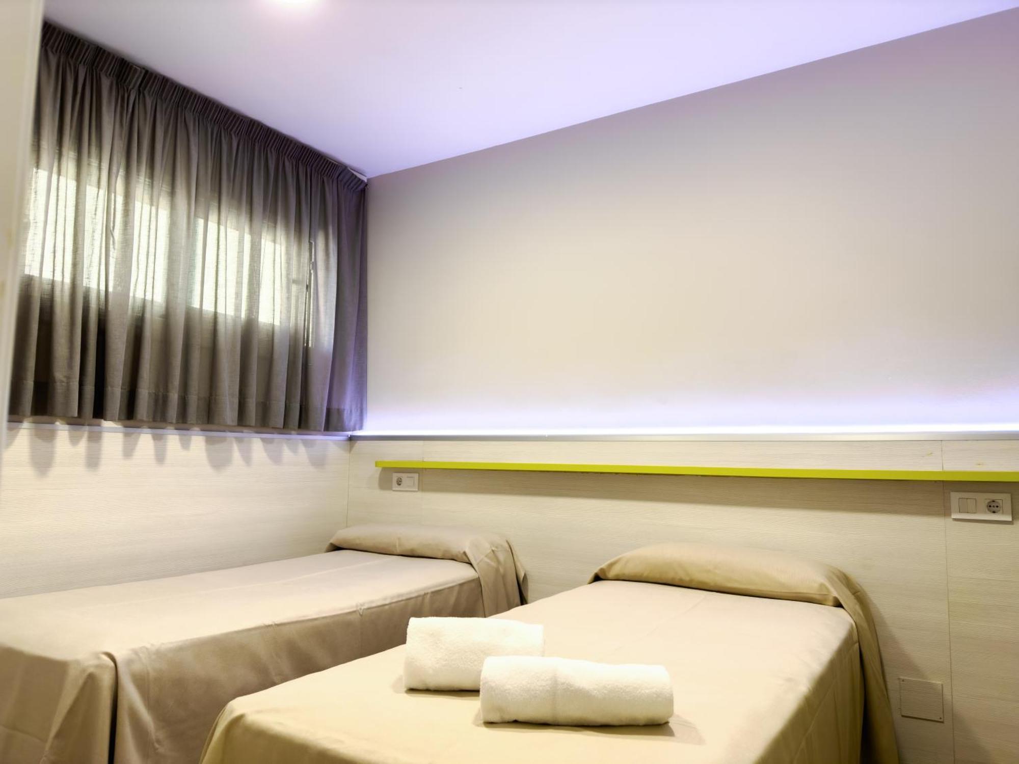 Rentalmar Zahara family suites Salou Bagian luar foto