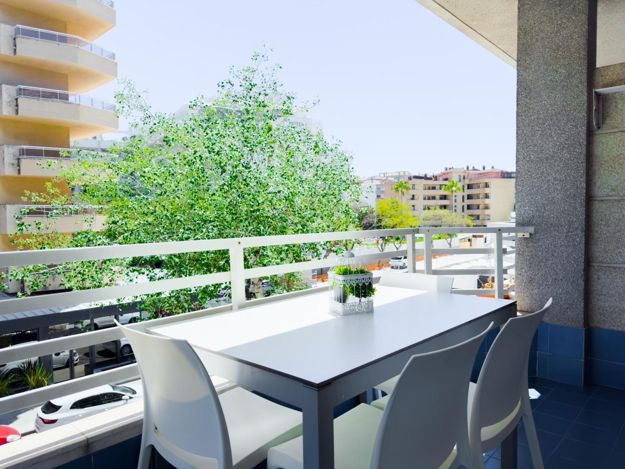 Rentalmar Zahara family suites Salou Bagian luar foto